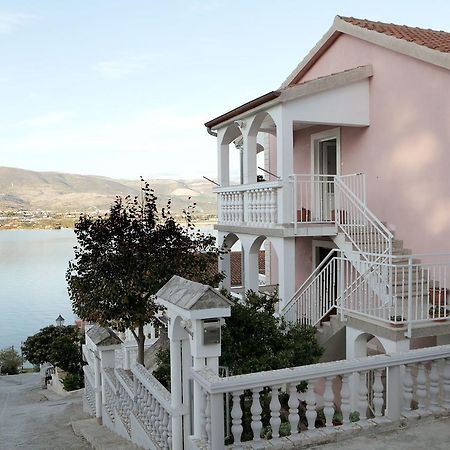 טרוגיר Apartments Iva מראה חיצוני תמונה