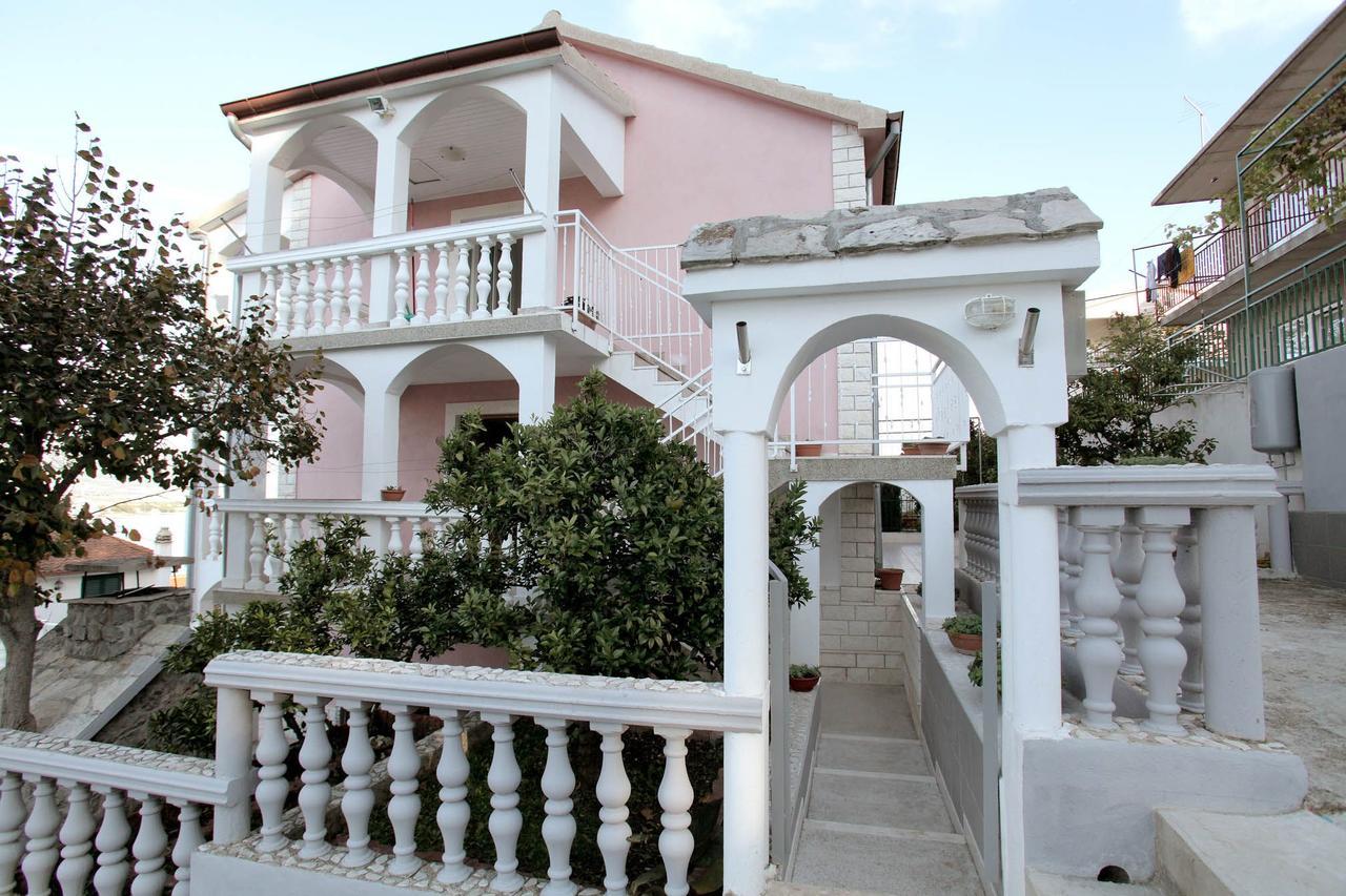 טרוגיר Apartments Iva מראה חיצוני תמונה