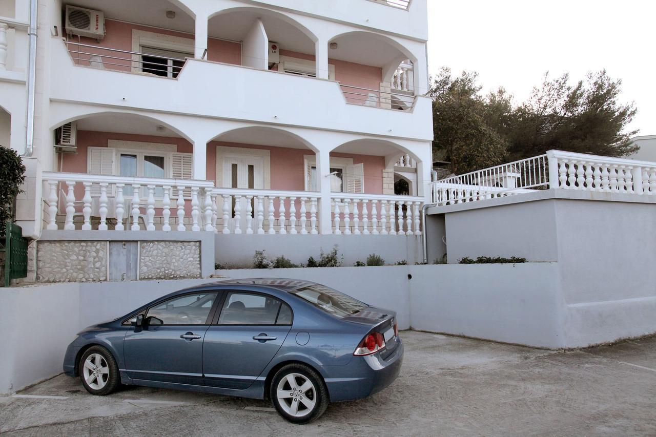 טרוגיר Apartments Iva מראה חיצוני תמונה
